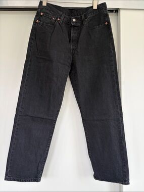 NWOT - Women’s High Waist Levi 501 Crop Straight Leg Jeans